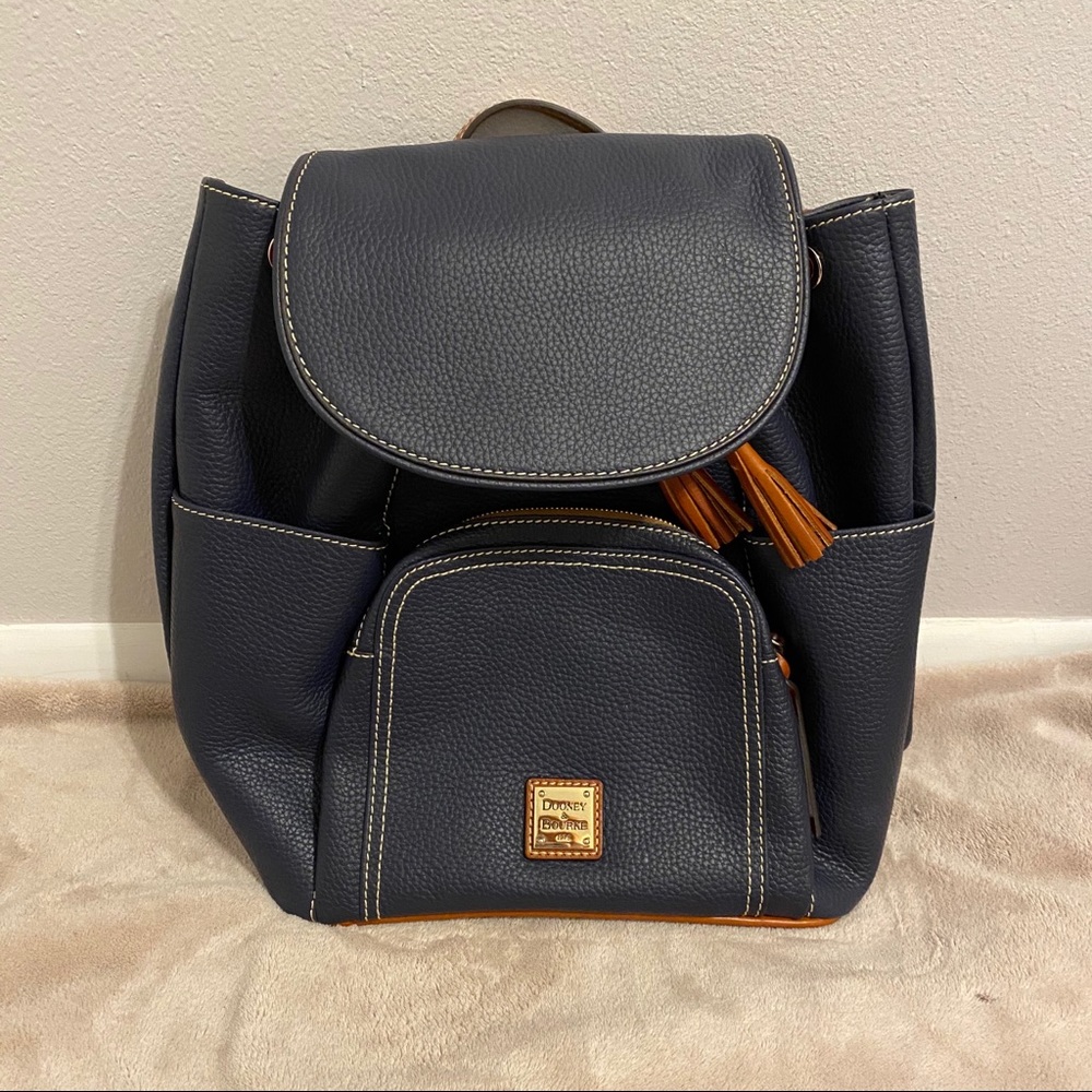 Pebble Grain Medium Dooney and Bourke Backpack